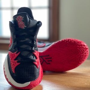 Men’s Kyrie Irving Basketball Shoes